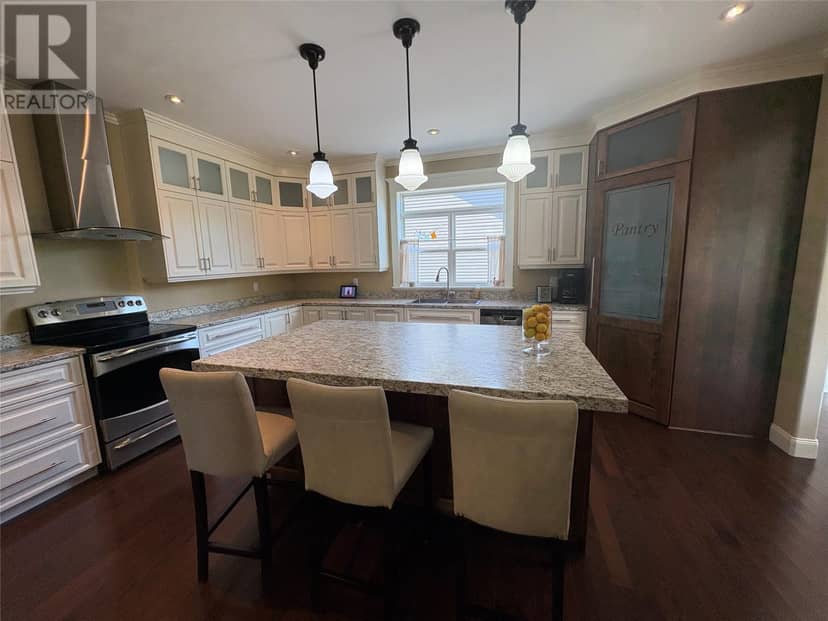 142 Harmsworth Drive — photo 6 of 26