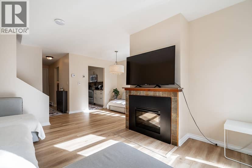 42 900 W 17TH STREET, North Vancouver, photo 6