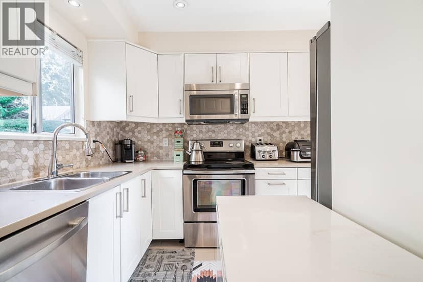 42 900 W 17TH STREET, North Vancouver, photo 8