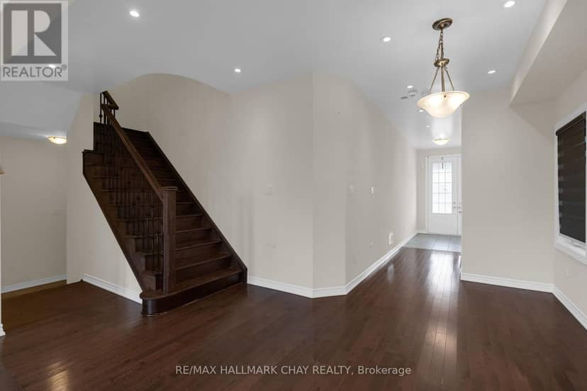264 Russell Street — photo 6 of 33