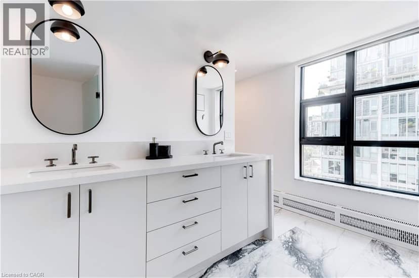 20 NIAGARA Street Unit# PH1 — photo 34 of 40