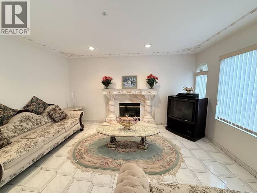 2458 E 5TH AVENUE, Vancouver, photo 2