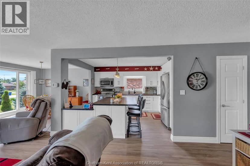 28 Campbell STREET — photo 12 of 40