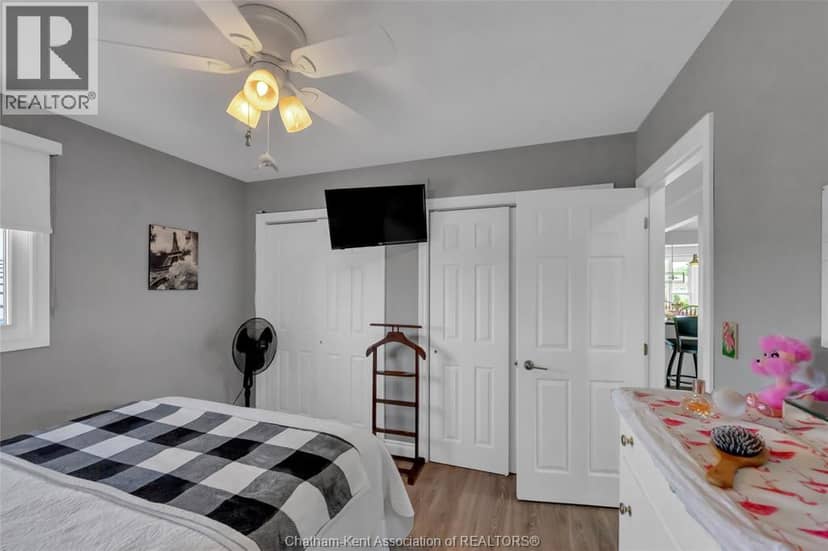 28 Campbell STREET — photo 21 of 40