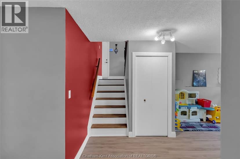 28 Campbell STREET — photo 31 of 40
