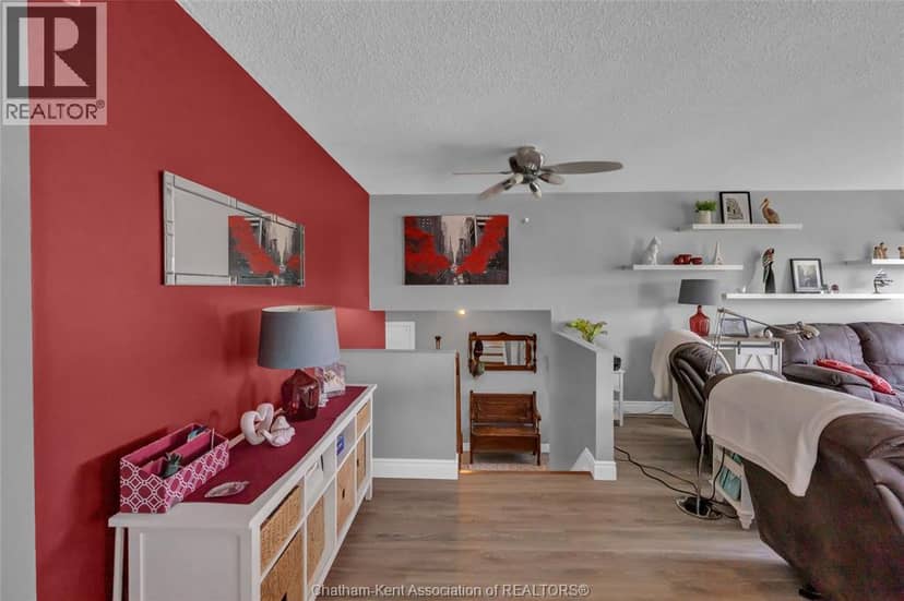 28 Campbell STREET — photo 9 of 40
