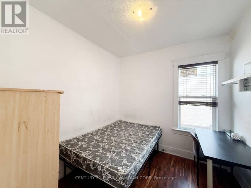 827 Quebec Street — photo 11 of 40
