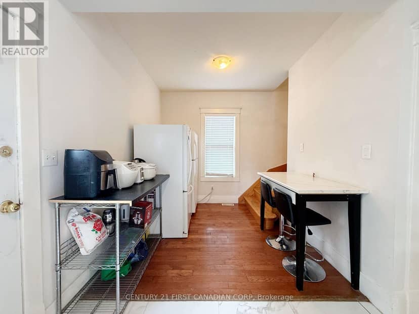 827 Quebec Street — photo 13 of 40