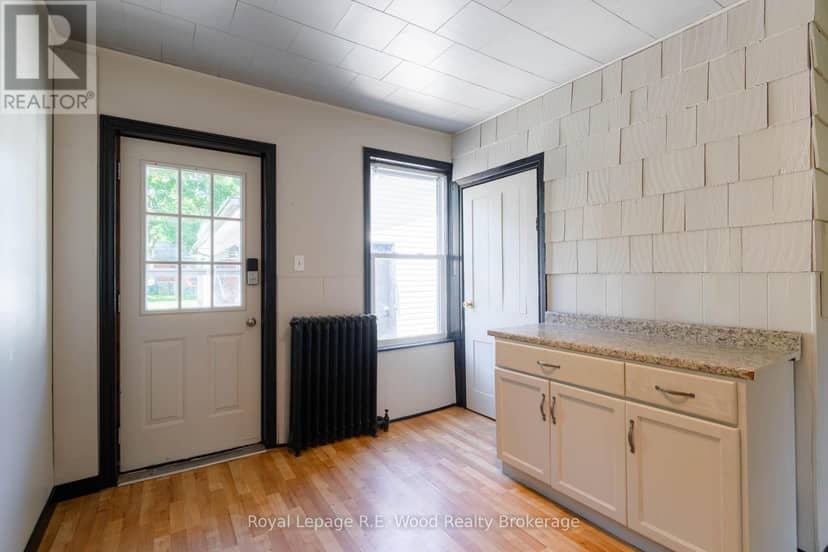 311 Talbot Street E — photo 10 of 31