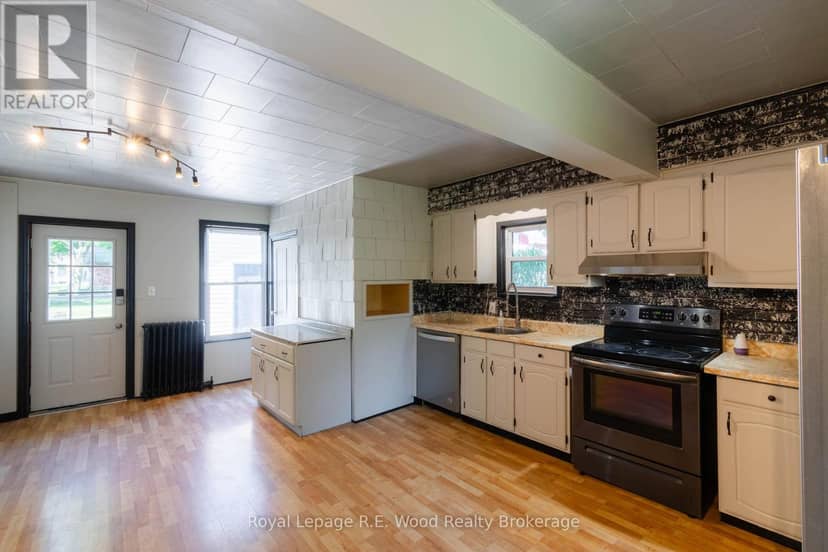 311 Talbot Street E — photo 11 of 31