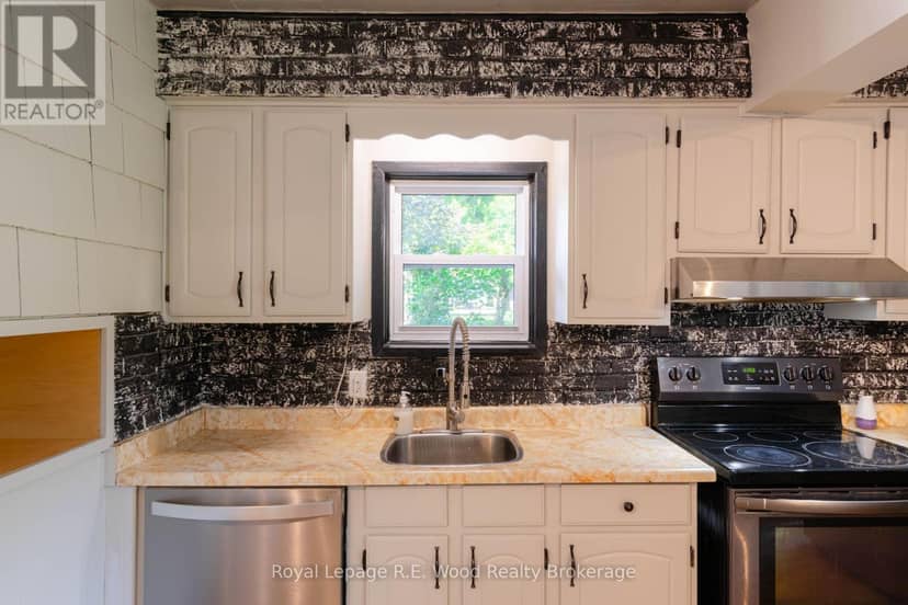 311 Talbot Street E — photo 13 of 31