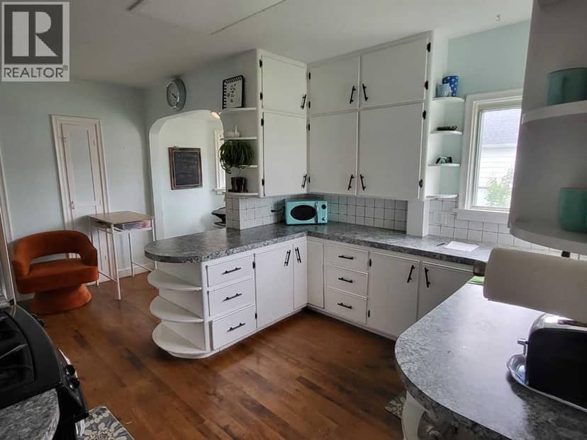 5105 WINDSOR Avenue — photo 11 of 40