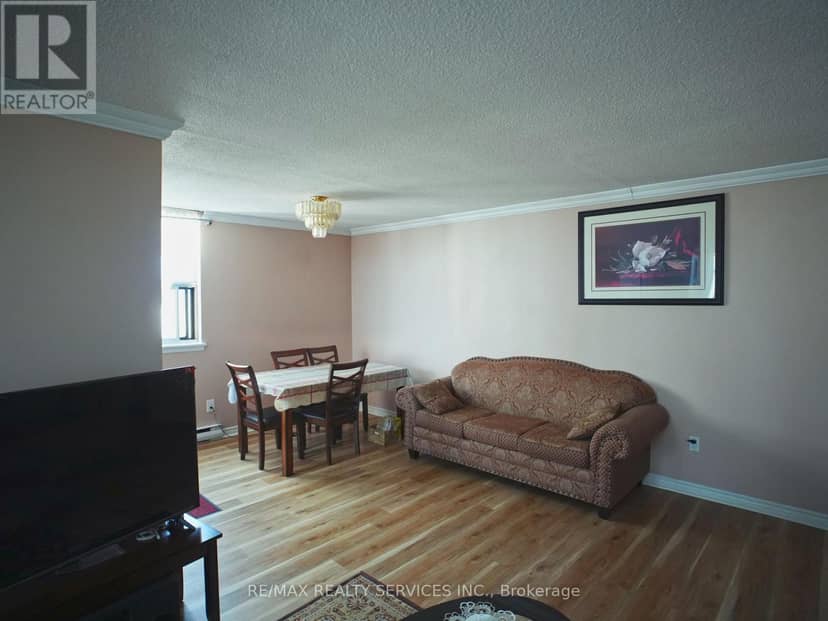 1901 - 15 Kensington Road E — photo 21 of 40