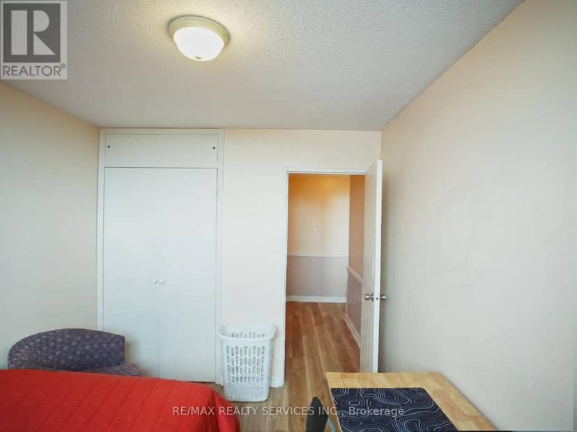 1901 - 15 Kensington Road E — photo 26 of 40