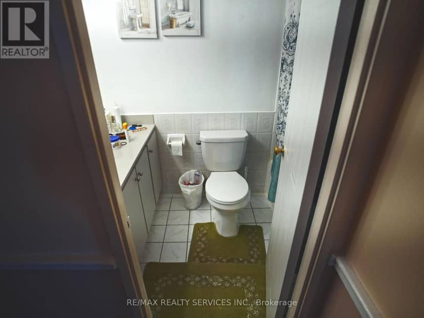 1901 - 15 Kensington Road E — photo 28 of 40