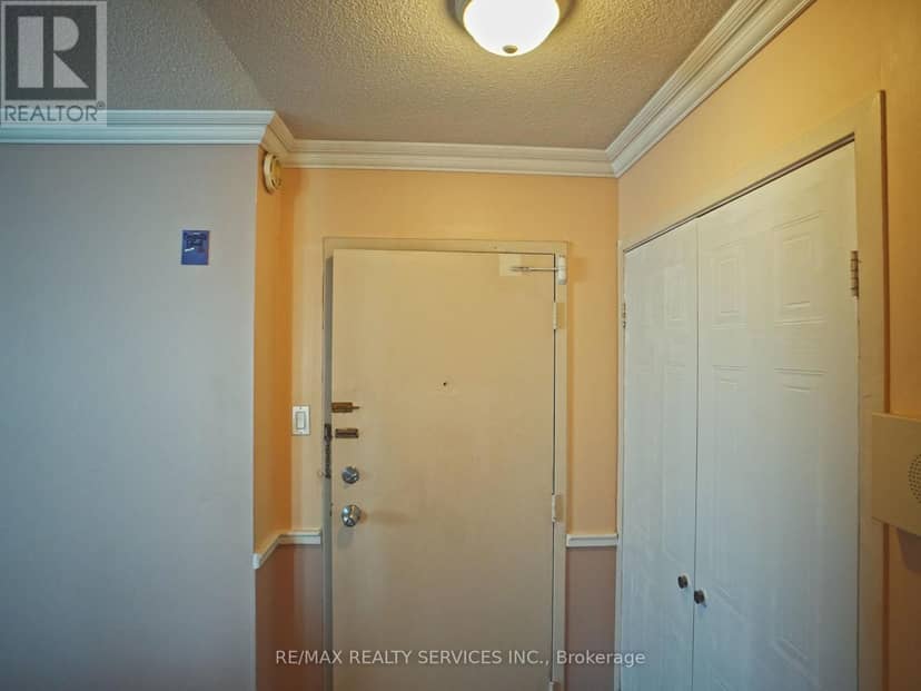 1901 - 15 Kensington Road E — photo 35 of 40