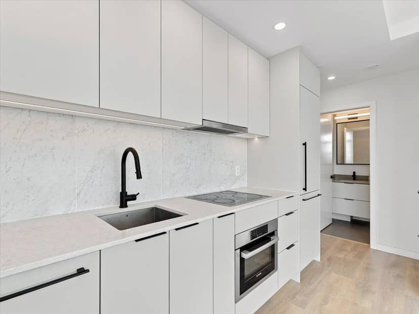 2305 13685 102 AVENUE, Surrey, photo 4