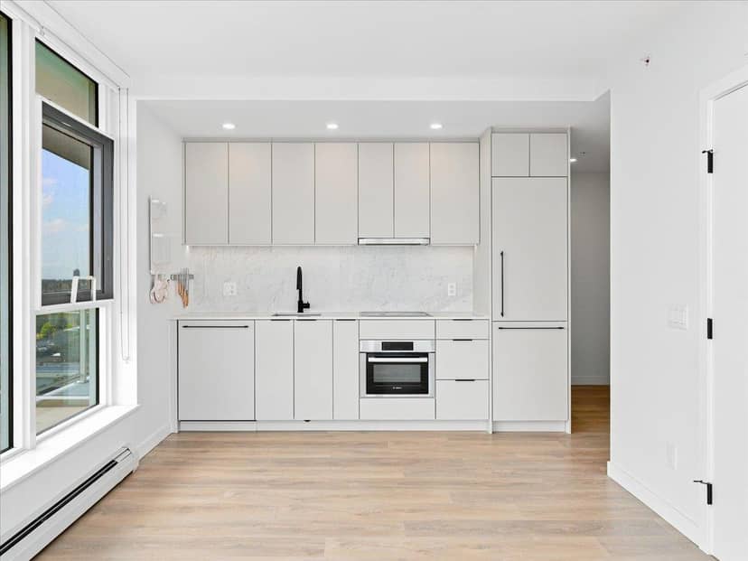 2305 13685 102 AVENUE, Surrey, photo 3