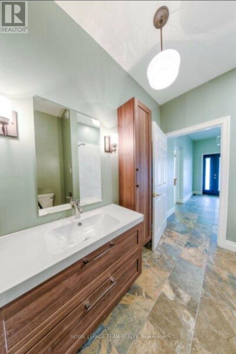 154 Elgin Street — photo 8 of 35
