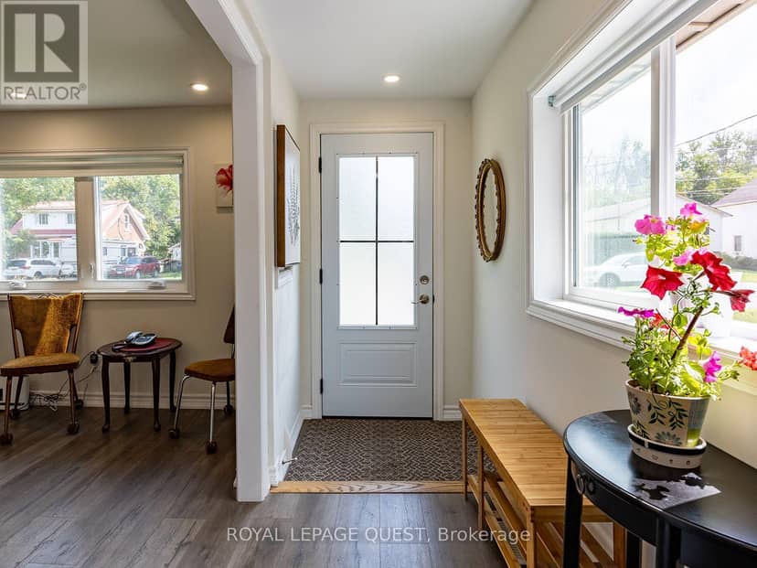 239 Front Street S — photo 4 of 16