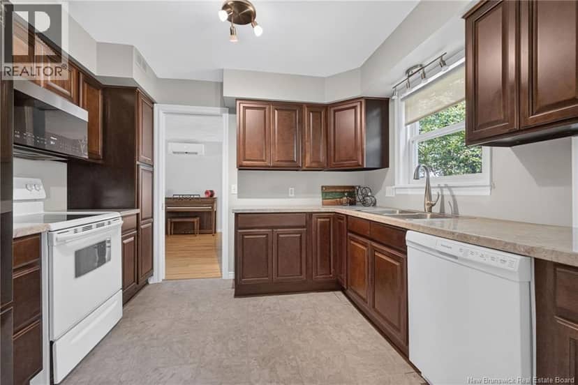 94 Sandalwood Drive — photo 8 of 40