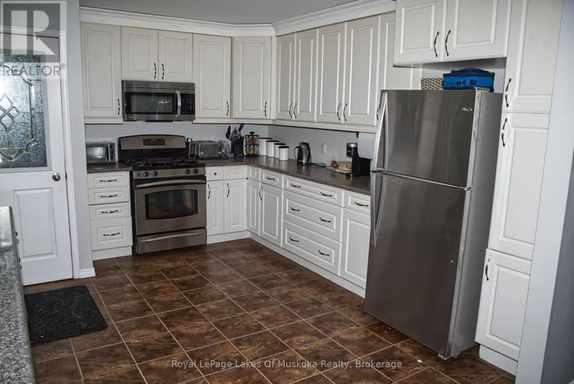 52 Sunshine Street — photo 14 of 21