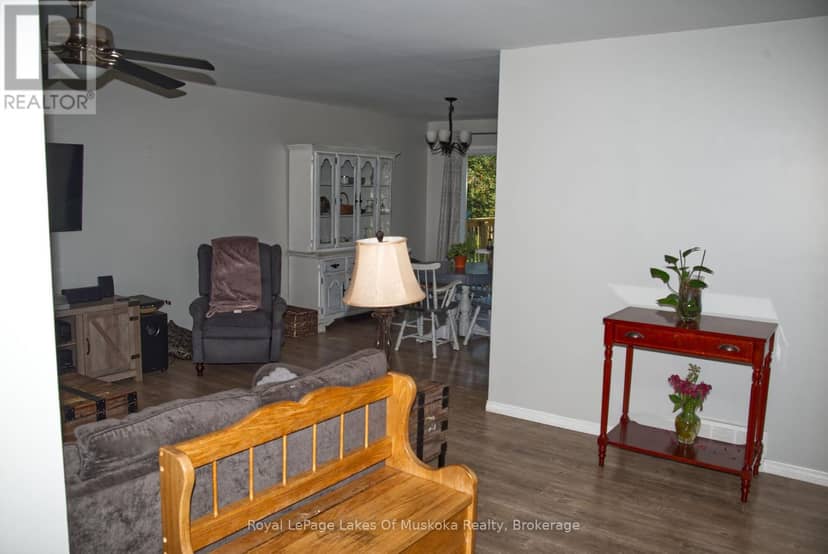 52 Sunshine Street — photo 11 of 21