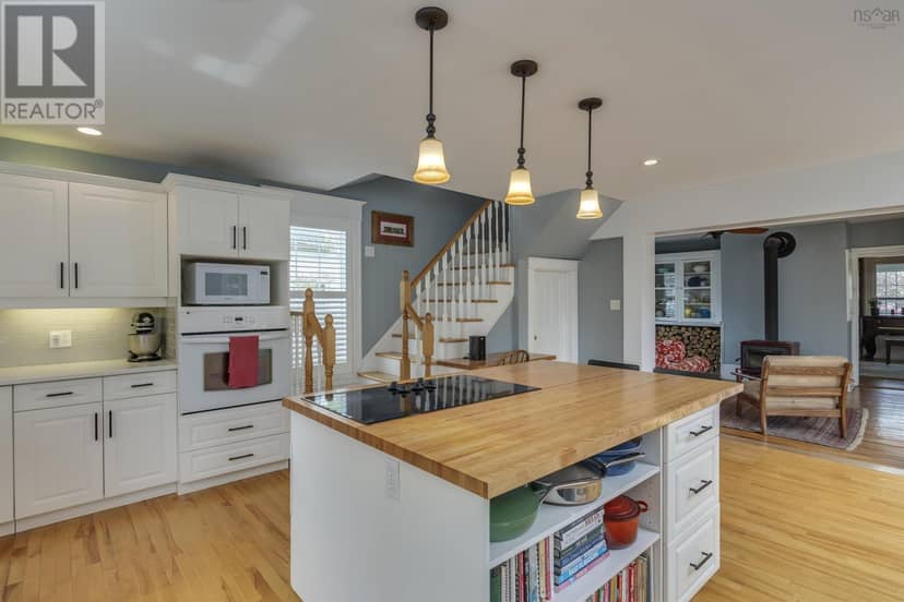 145 Commercial Street — photo 6 of 40