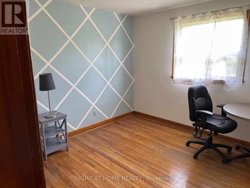 309 Queen Mary Drive — photo 14 of 22