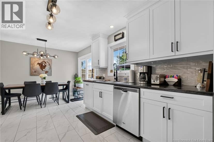 14 Cabot Drive — photo 2 of 40