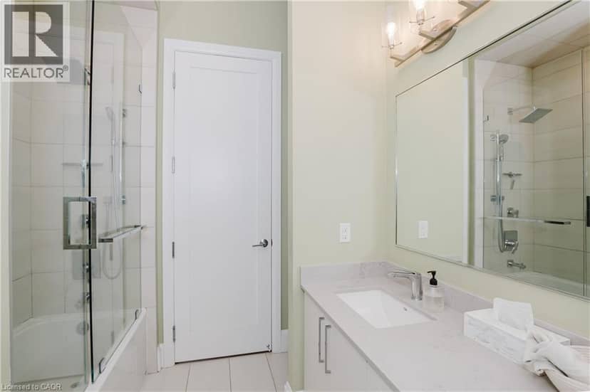 118 KING Street E Unit# LPH13 — photo 24 of 40