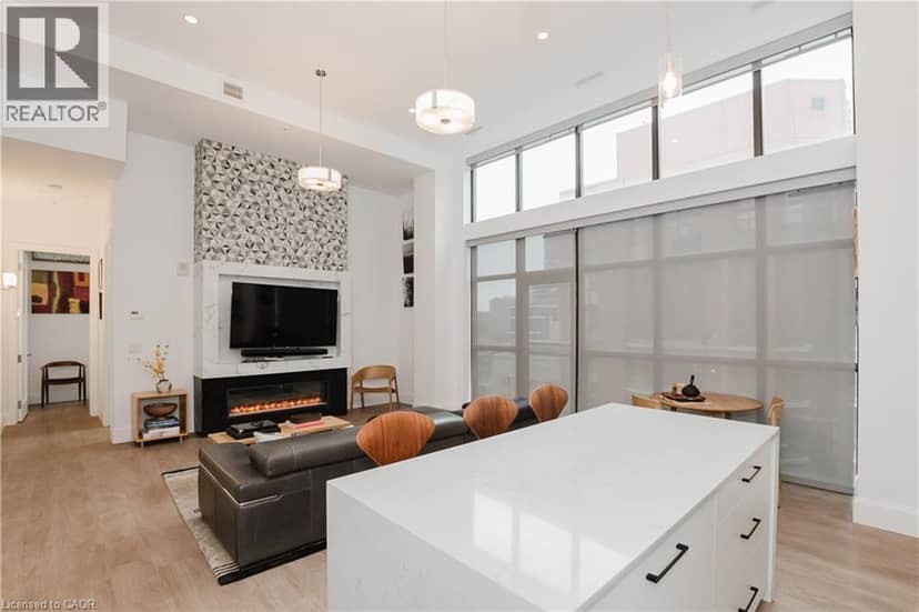 118 KING Street E Unit# LPH13 — photo 21 of 40