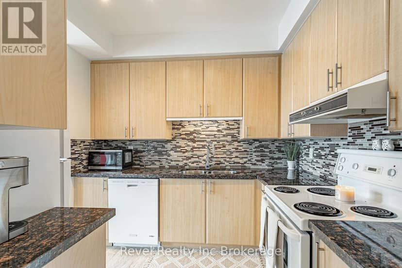 515 - 80 Port Street E — photo 8 of 32