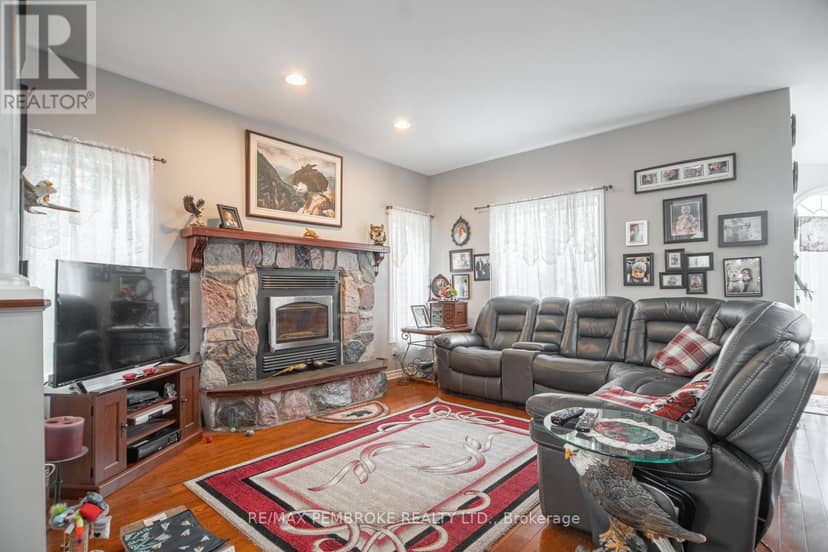 1692 Black Bay Road, Petawawa, photo 8