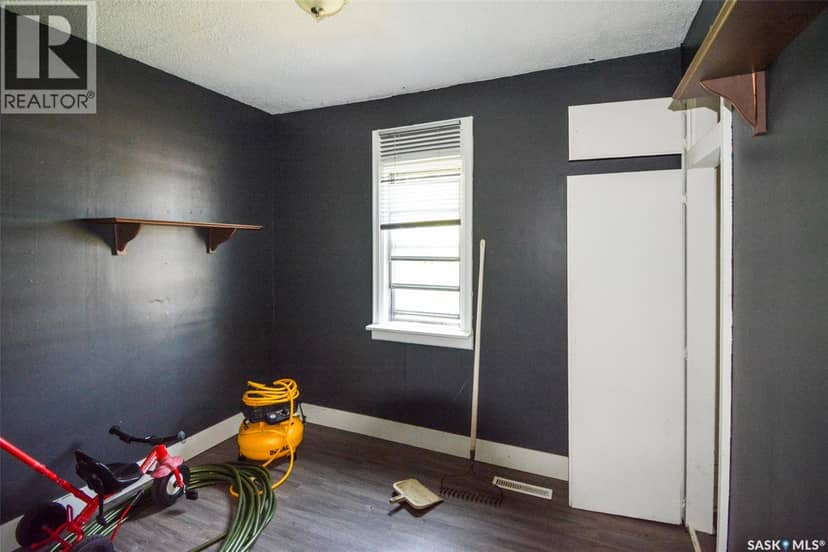 510 Assiniboia AVENUE — photo 9 of 32