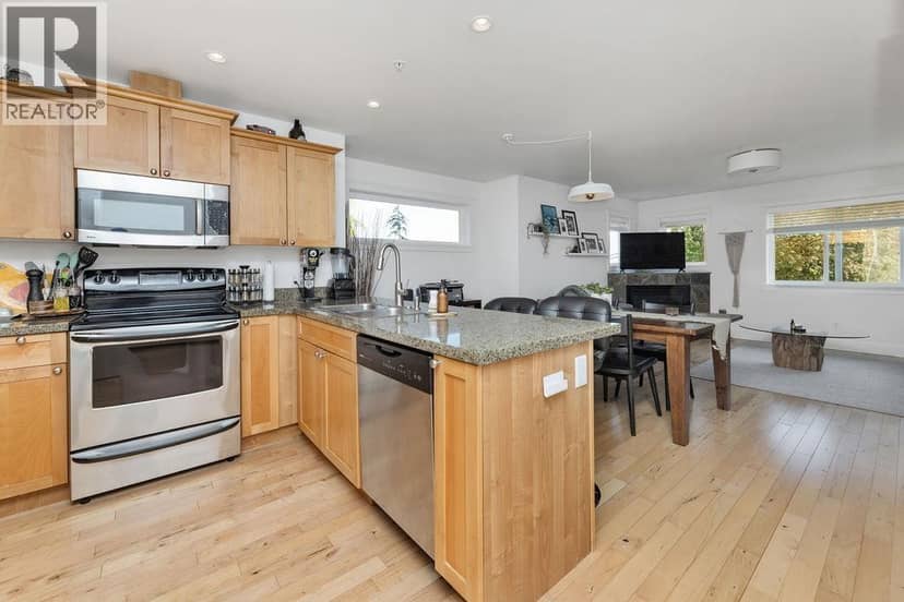3 728 GIBSONS WAY, Gibsons, photo 6