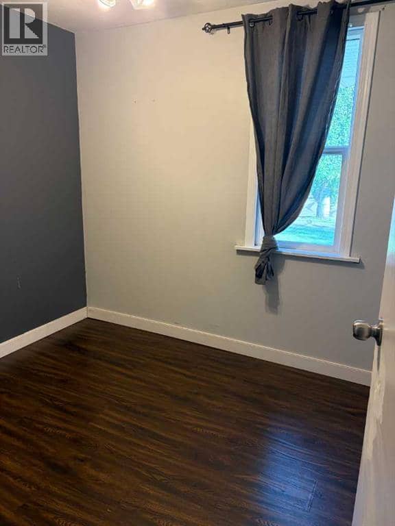 5206 49 Street — photo 12 of 34