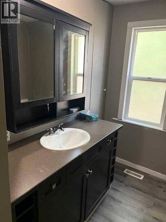 5206 49 Street — photo 14 of 34