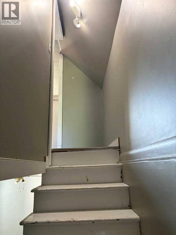 5206 49 Street — photo 18 of 34