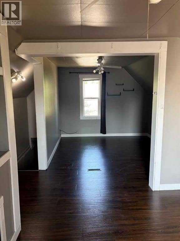 5206 49 Street — photo 19 of 34