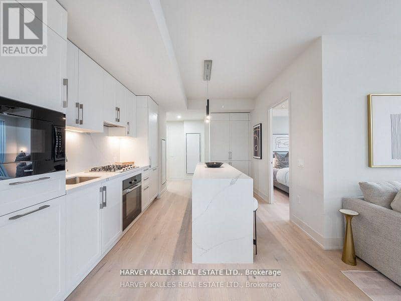 610 - 8 Manor Road W — photo 12 of 29