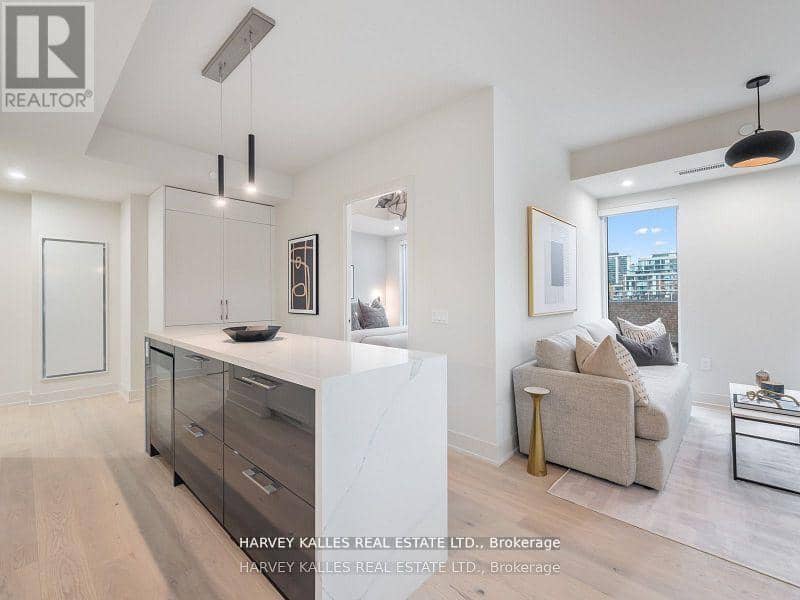 610 - 8 Manor Road W — photo 13 of 29