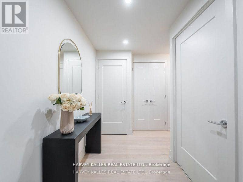 610 - 8 Manor Road W, Toronto, photo 7