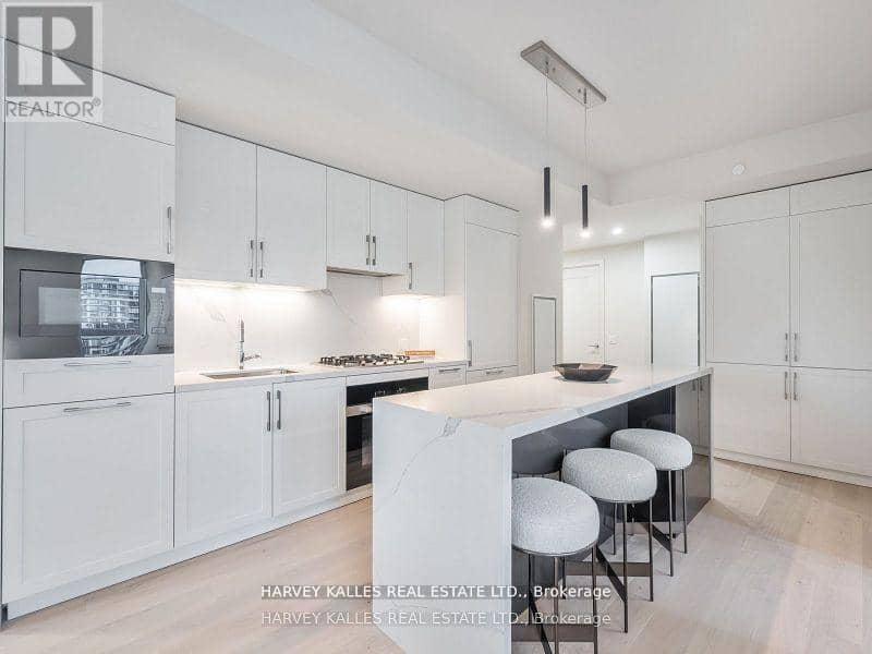 610 - 8 Manor Road W, Toronto, photo 8