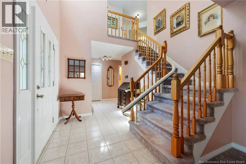 5 ROXBOROUGH Court — photo 3 of 39