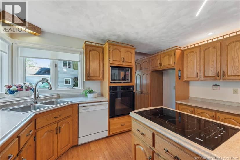 5 ROXBOROUGH Court — photo 8 of 39