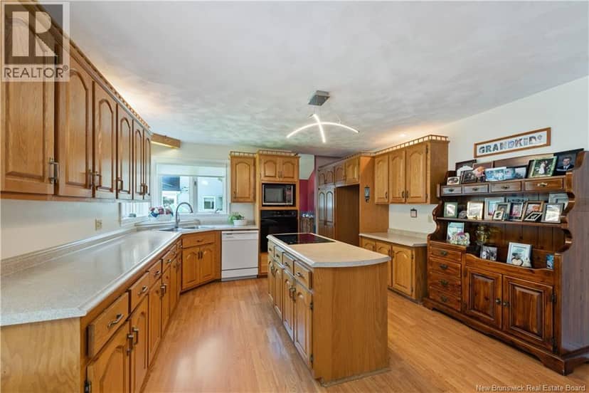 5 ROXBOROUGH Court — photo 9 of 39