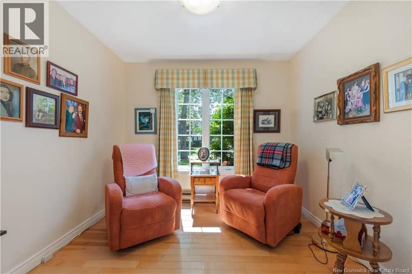 5 ROXBOROUGH Court — photo 15 of 39