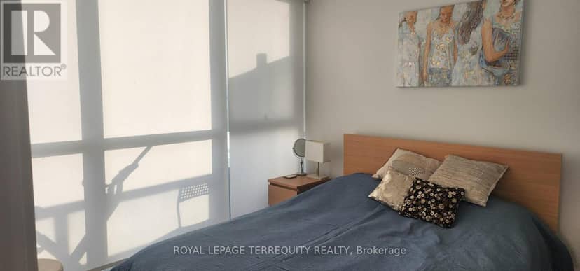501 - 11 Lillian Street — photo 16 of 34