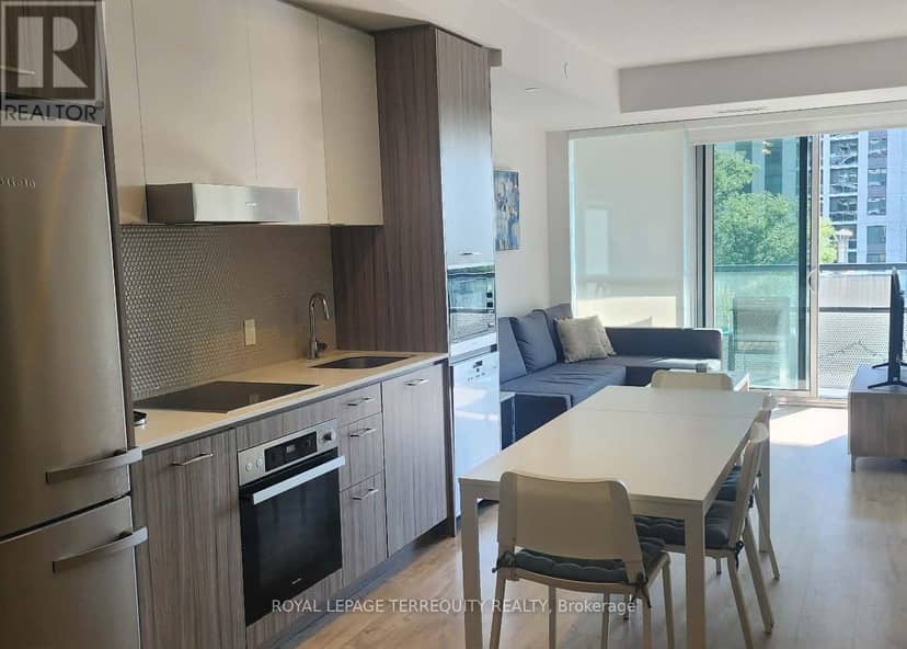 501 - 11 Lillian Street — photo 4 of 34